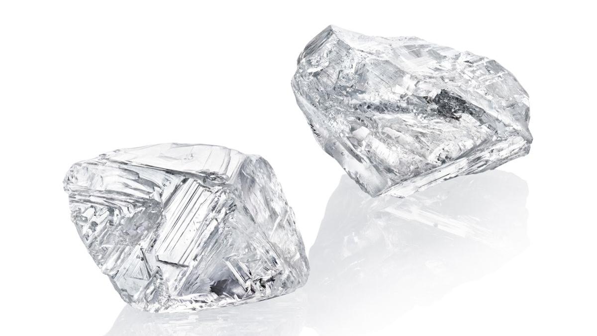 The gem-quality diamond weighing 52.56 carats was mined by ALROSA at the Nyurbinskaya pipe on January 25, 2020.
